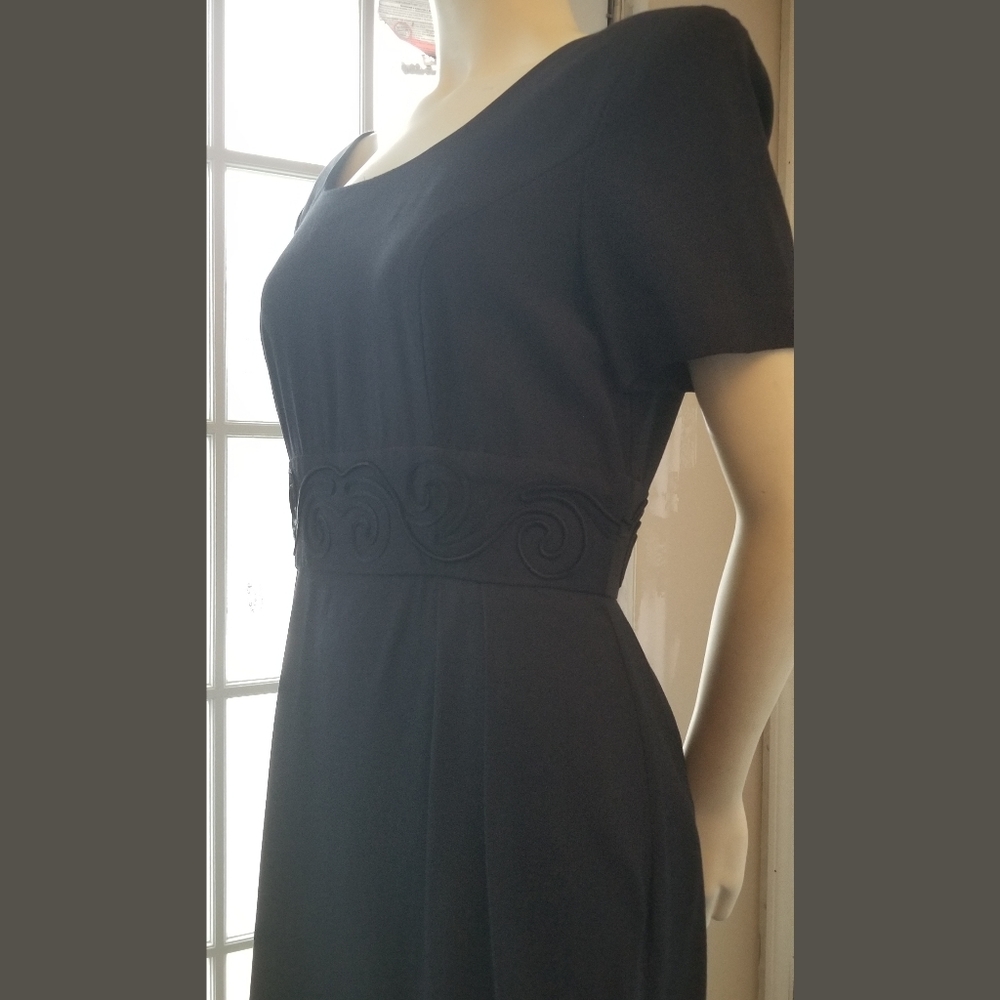 John Roberts Dress, Waistline Embroidered, Midi, GUC. ✔️ - Picture 2 of 10